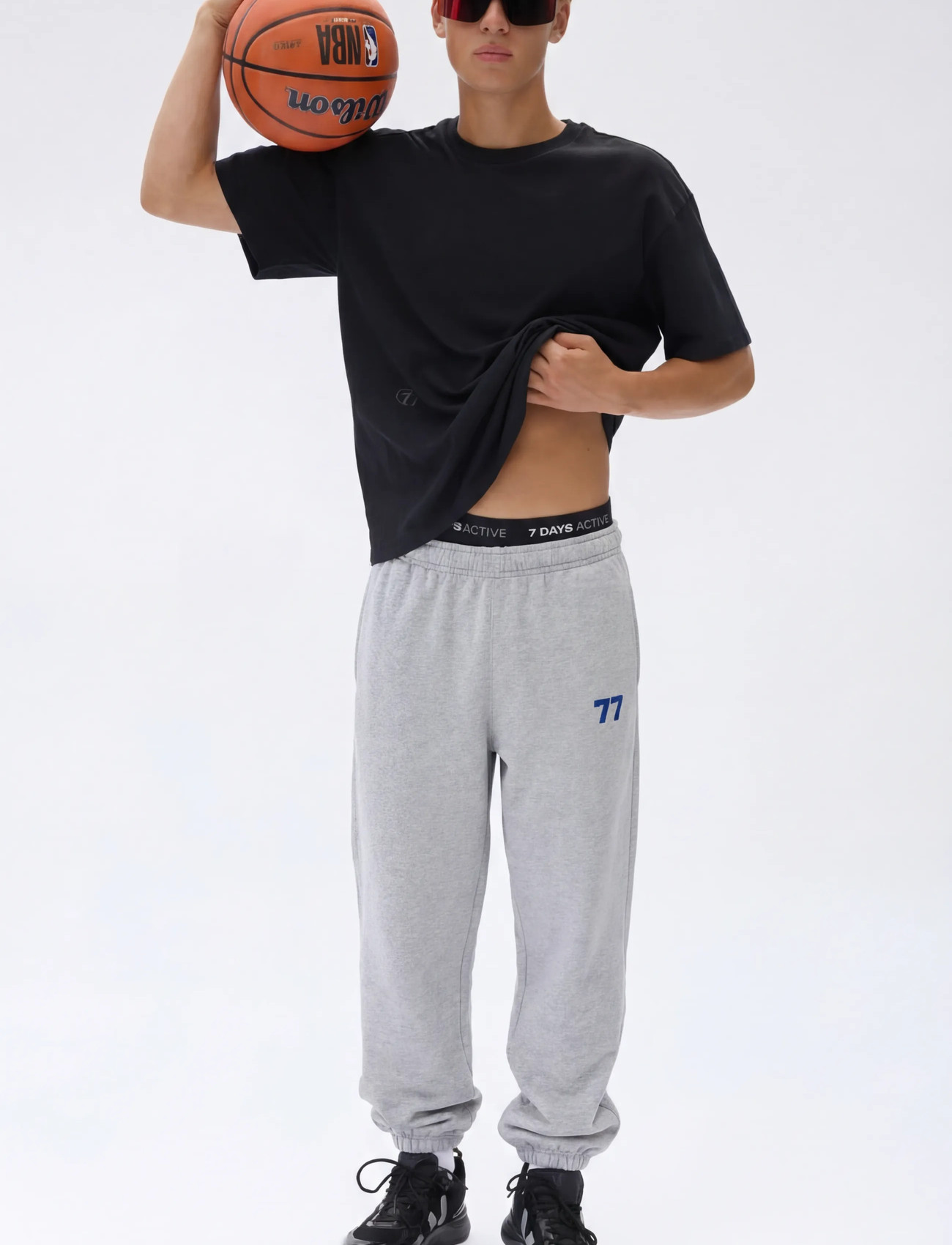 7 DAYS Active Organic Regular Globe Tee, XL, Black, Sports Overdele & T-shirts > Sport T-shirts, Dame