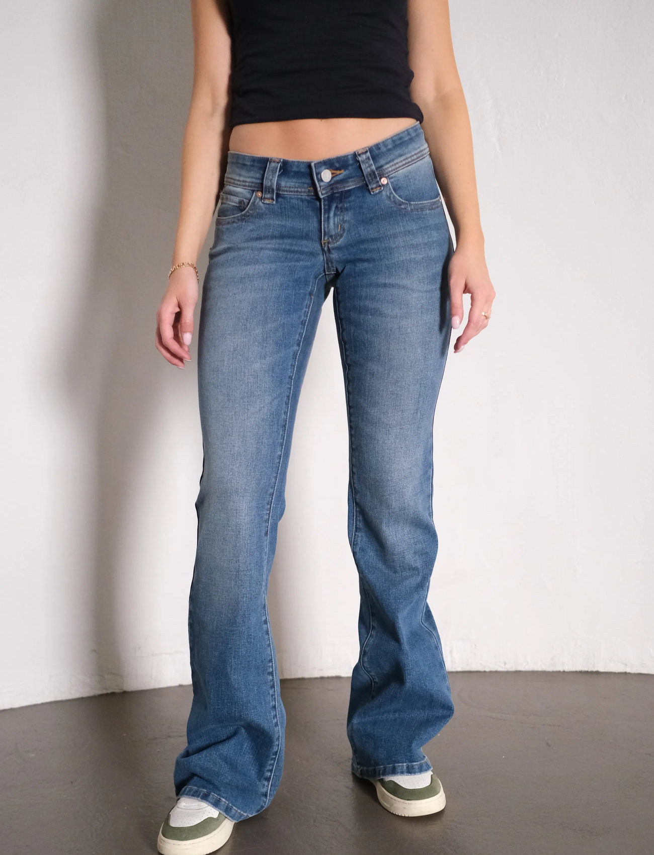 ABRAND 00 Super Low Kick Tall Petra Mid Vintage Indigo, 28, Blue, Jeans > Flares, Dame