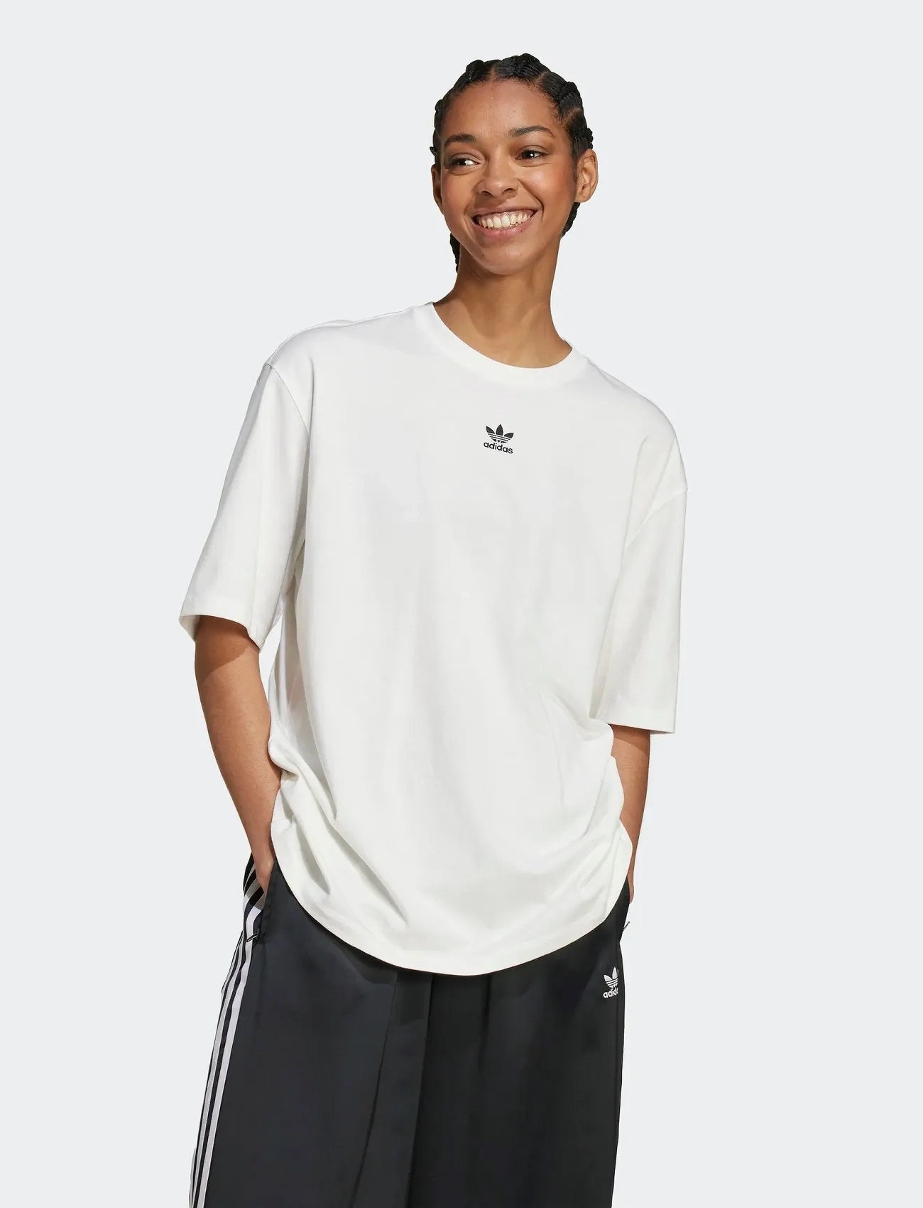 adidas Originals Ess Boyfr Tee, XS, White, Sports Overdele & T-shirts > Sport T-shirts, Dame