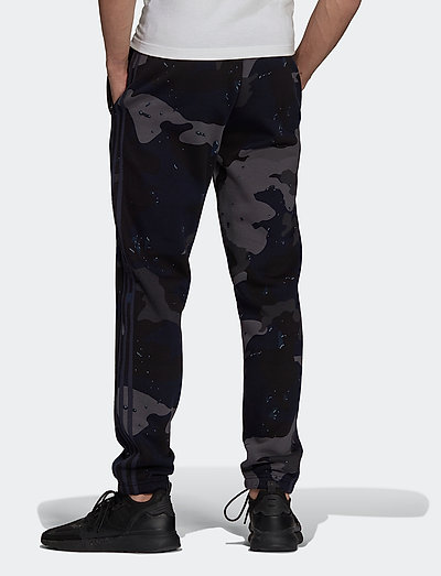 nike camo sweat pants