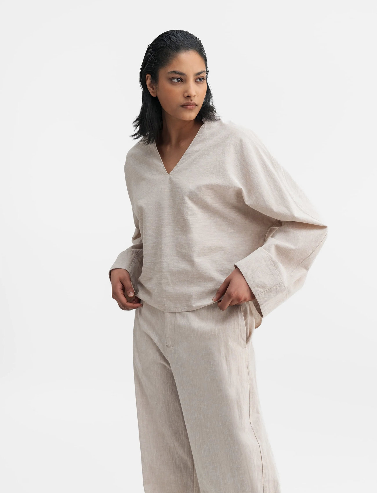 Ahlvar Gallery Nina V-Neck Linen Blouse, S, Beige, Bluser > Langærmede, Dame