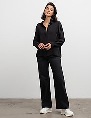 Ahlvar Gallery - Gia shirt - chemises en jeans - black - 0