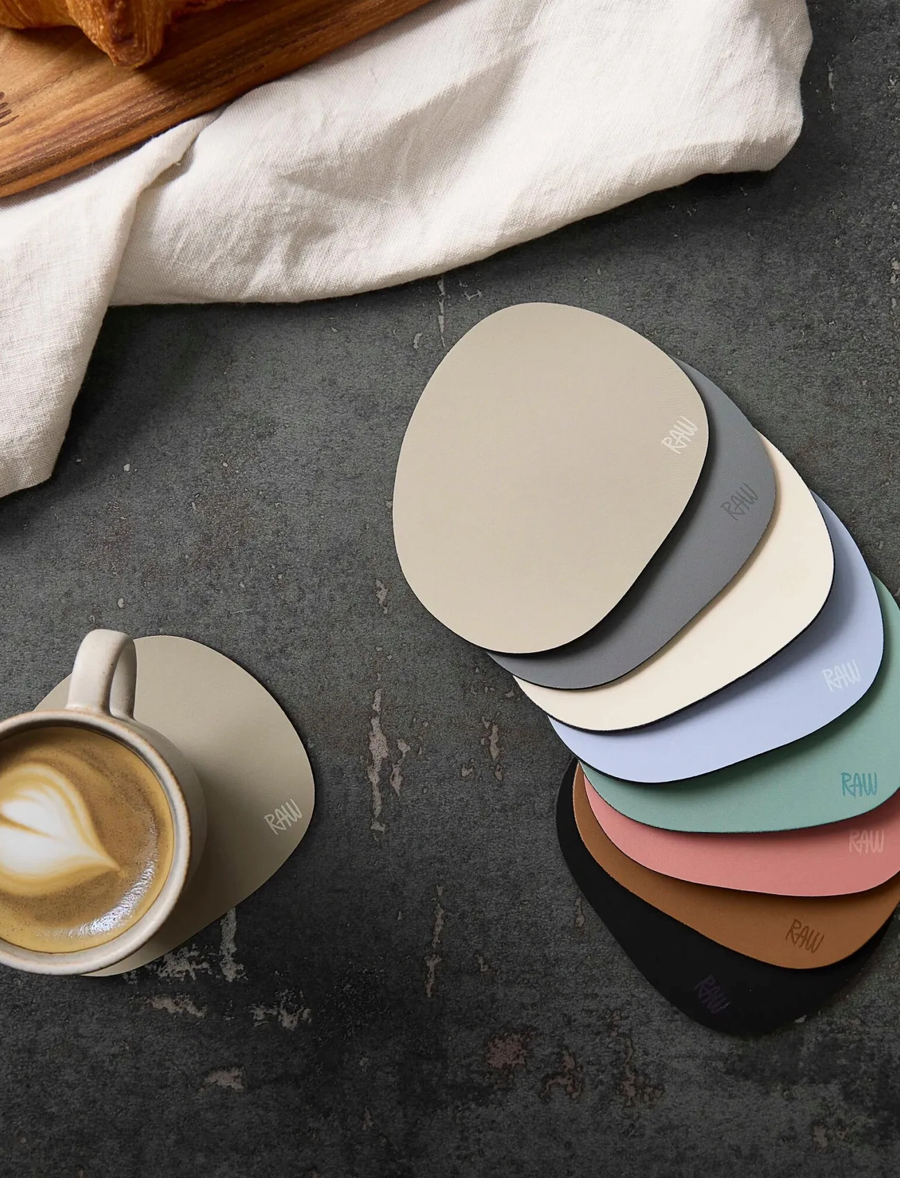 Aida Raw Silicone - Soft Surface Coaster - Spring Sand, One Size, Beige, Tilbehør Til Spisesteder Og Borde > Bordskånere, Unisex