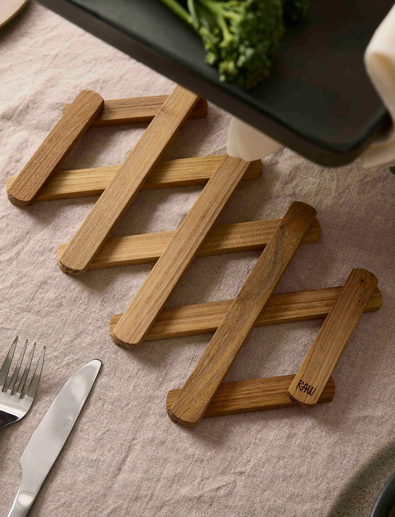 Aida Raw Teak Adjustable Trivet - 60 cm, One Size, Tilbehør Til Spisesteder Og Borde > Bordskånere, Unisex