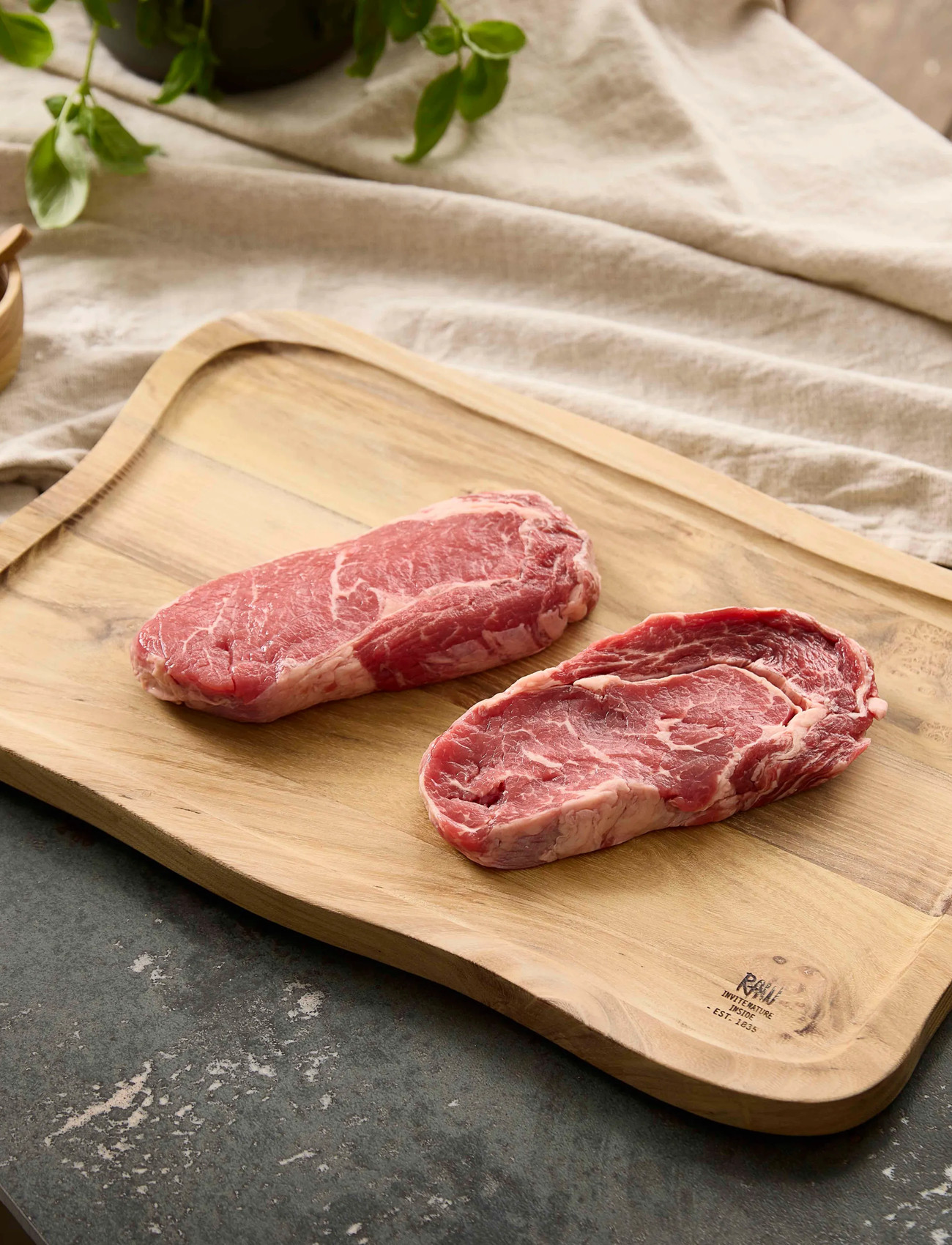 Aida Raw Teak Cutting Board With Juice Groove – 40 × 26 × 2 cm, One Size, Køkkenredskaber > Skærebrætter, Unisex