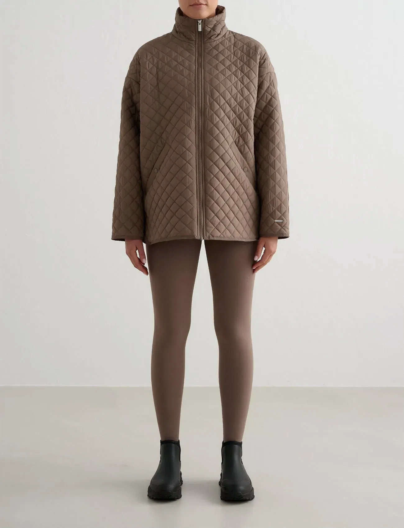 aim ́n Oversized Quilted Jacket, M, Beige, Sport Jackets > Sport Casual Jackets, Dame