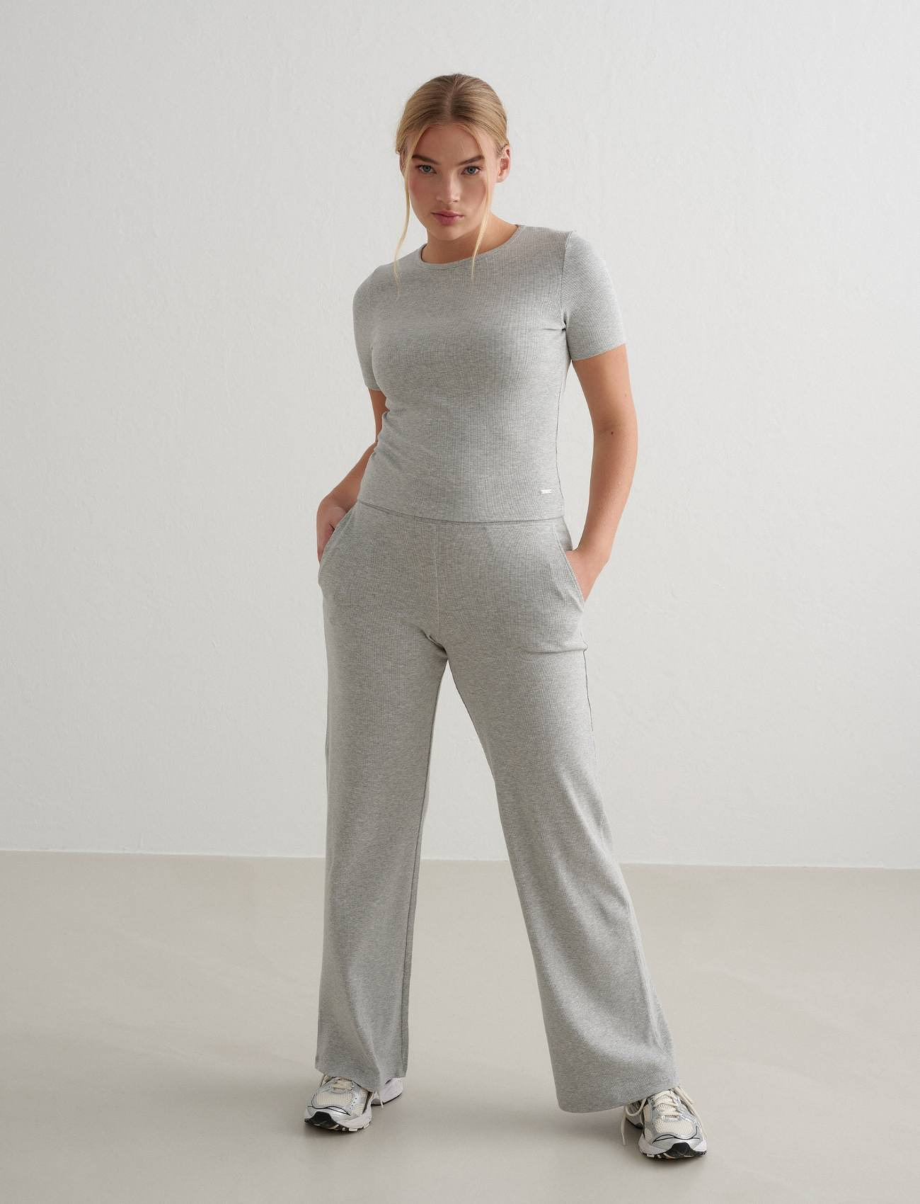 aim ́n Ease Ribbed Short Sleeve, XS, Grey, Sports Overdele & T-shirts > Sport T-shirts, Dame