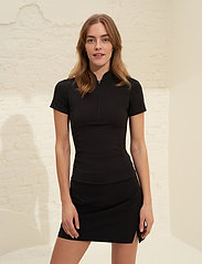 AIM'N - Black Favourite Zip Short Sleeve - t-shirts - black - 0