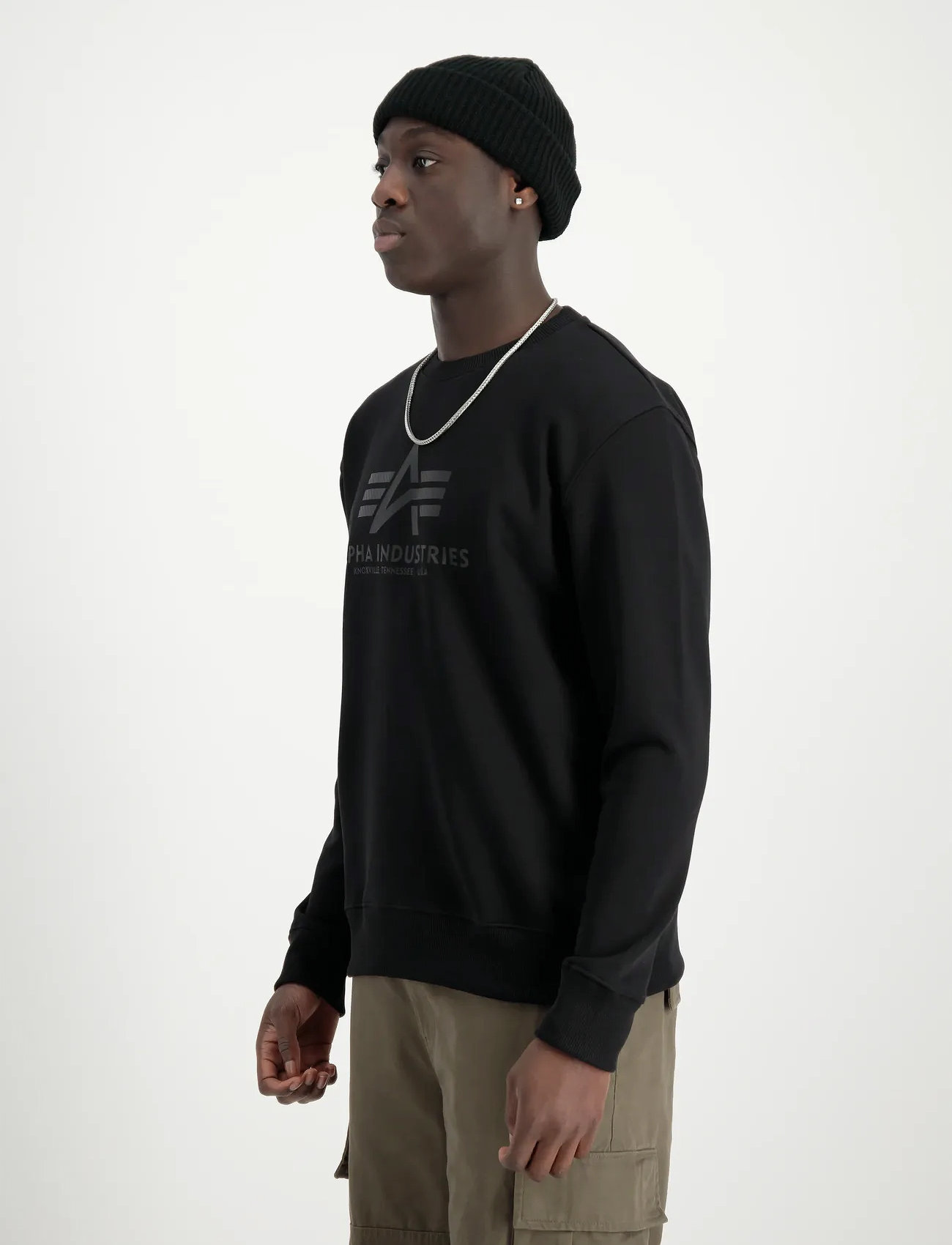 Alpha Industries Basic Sweater Carbon, S, Black, Sweatshirts & Hættetrøjer > Sweatshirts, Herre