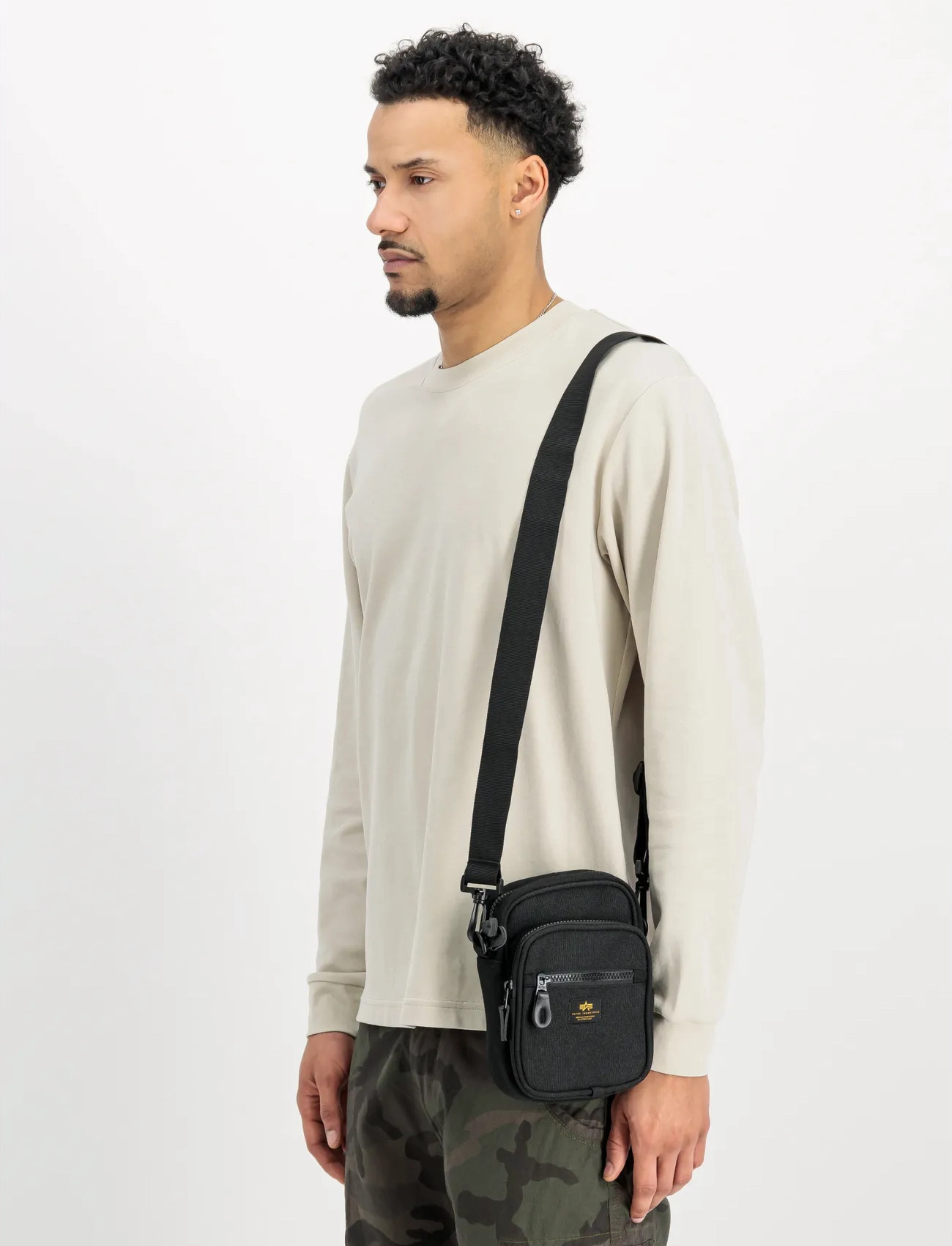 Alpha Industries Label Messenger Bag S, One Size, Black, Designere > Crossbody-Tasker, Herre