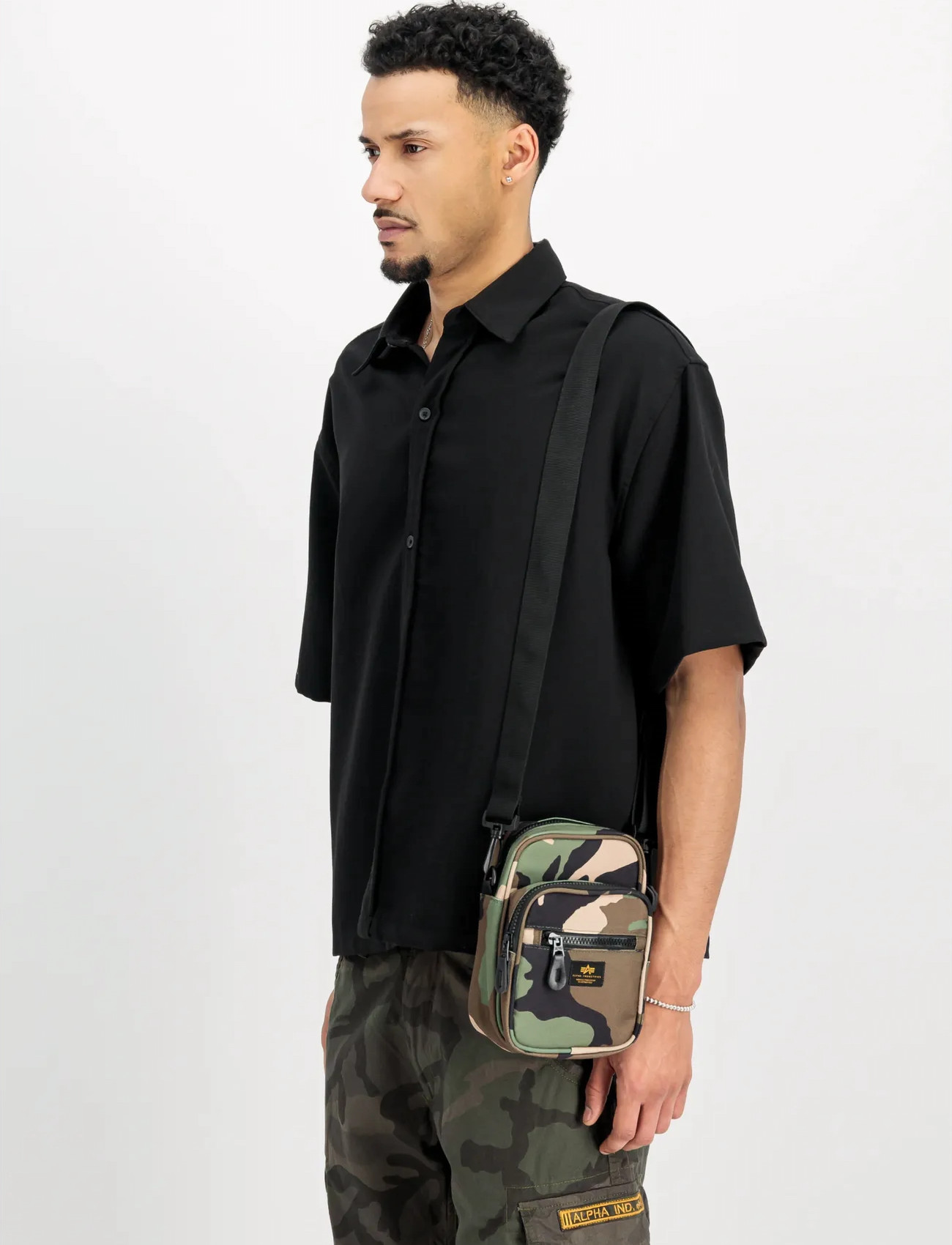 Alpha Industries Label Messenger Bag S, One Size, Multi/patterned, Designere > Crossbody-Tasker, Herre