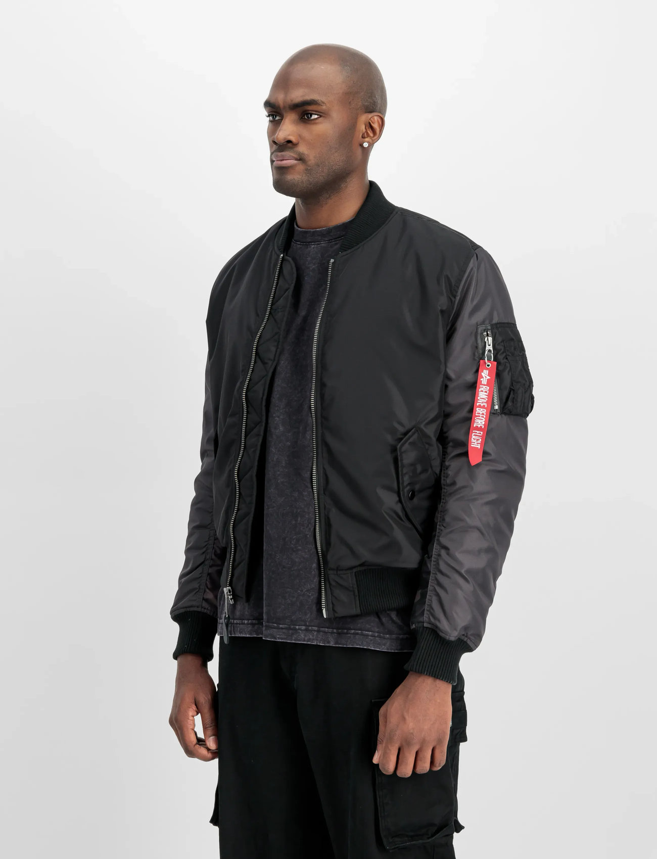Alpha Industries Ma-1 Camo Back Embroidery, XL, Black, Jakker > Bomberjakker, Herre