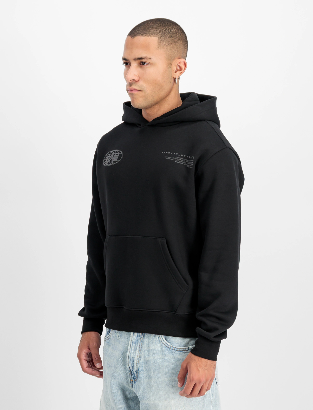 Alpha Industries World Logo Backprint Hoodie, S, Black, Sweatshirts & Hættetrøjer > Hættetrøjer, Herre