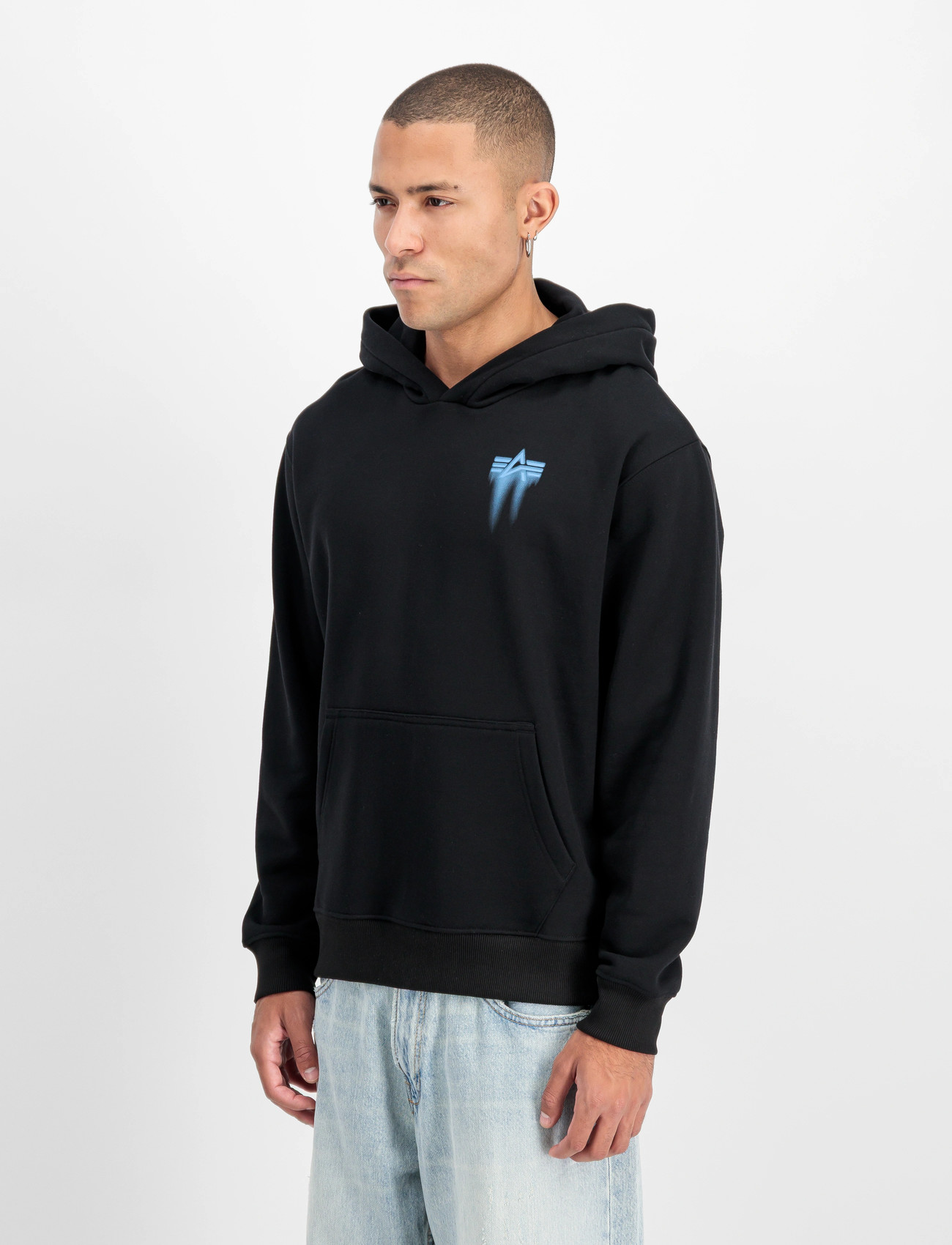 Alpha Industries Spray Print Hoodie, S, Black, Sweatshirts & Hættetrøjer > Hættetrøjer, Herre