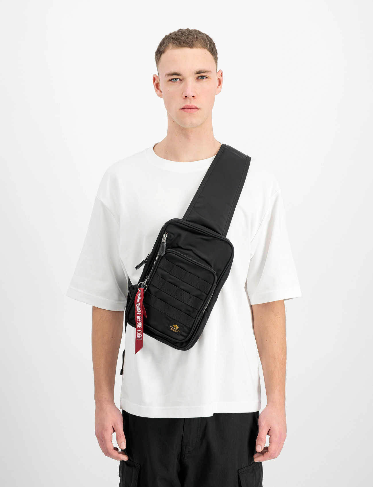 Alpha Industries Label Sling Bag, One Size, Black, Tasker > Crossbody-Tasker, Herre