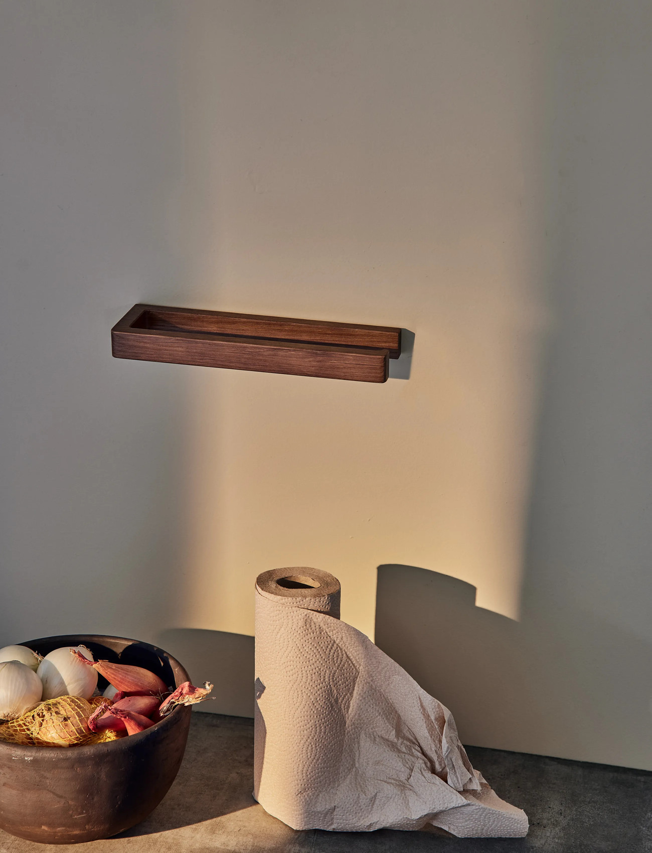 Andersen Furniture Paper Towel Holder 2, One Size, Brown, Køkken > Husholdningspapirholder, Unisex