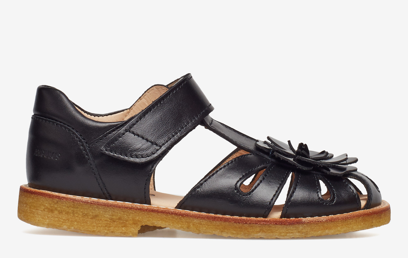 flat closed toe sandals uk