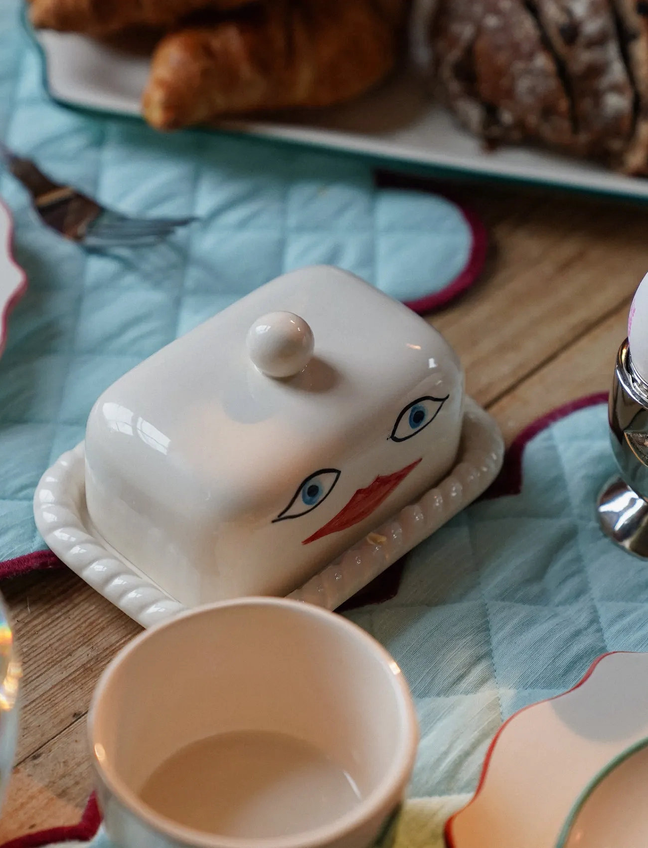 Anna + Nina Artistry Butter Dish, One Size, White, Køkkenopbevaring > Smørbægre, Unisex