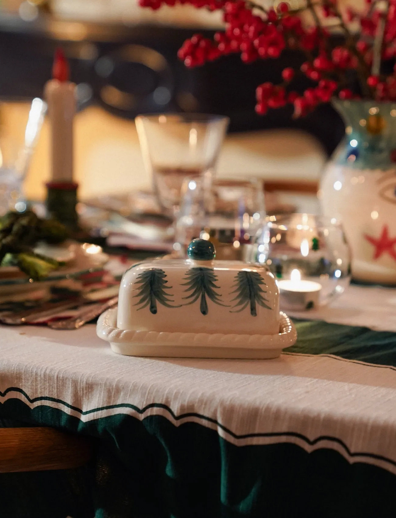 Anna + Nina Christmas Forest Butter Dish, One Size, Green, Køkkenopbevaring > Smørbægre, Unisex
