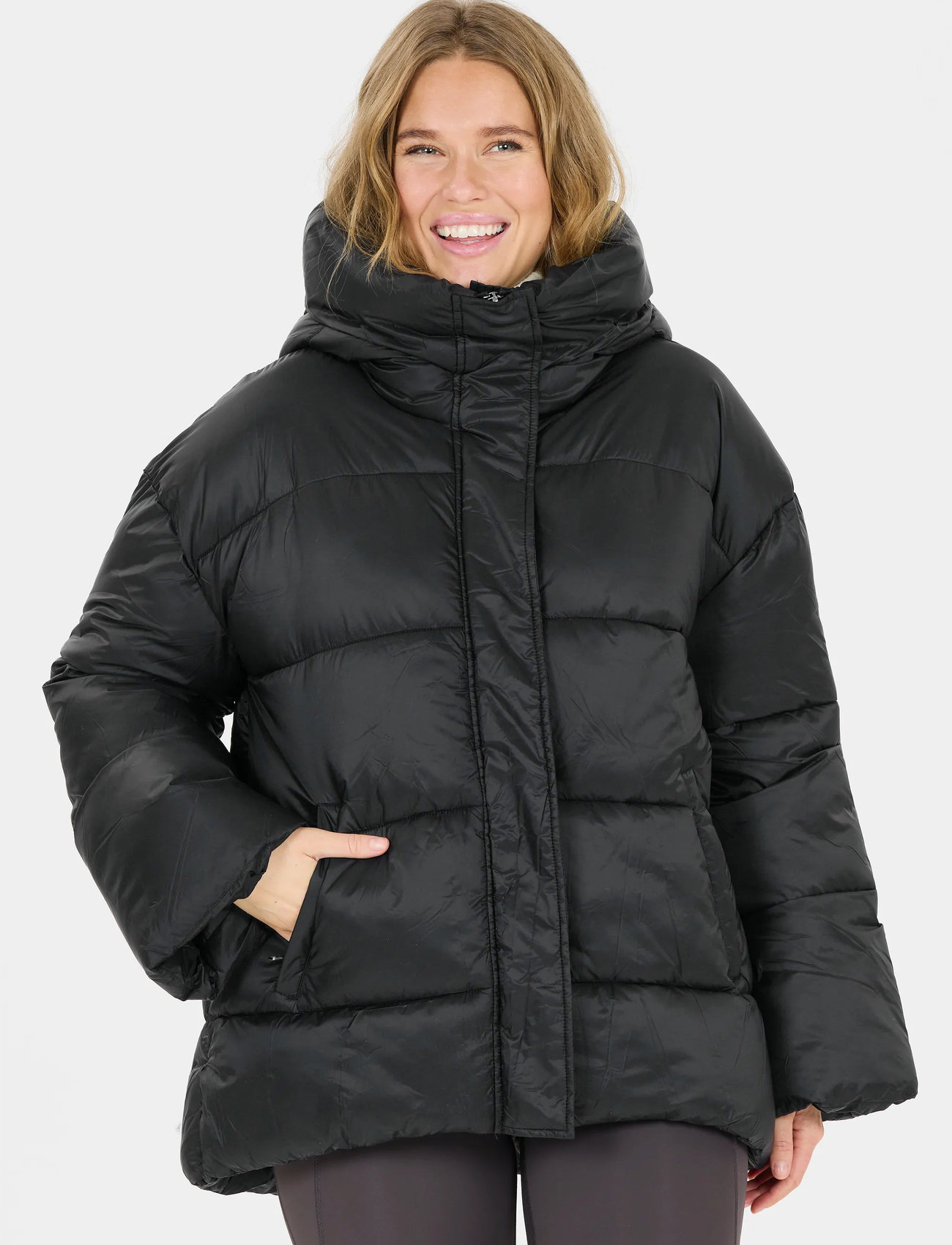 Athlecia Shaja W Short Puffer, 38, Black, Sport Jackets > Sport Padded Coats, Dame