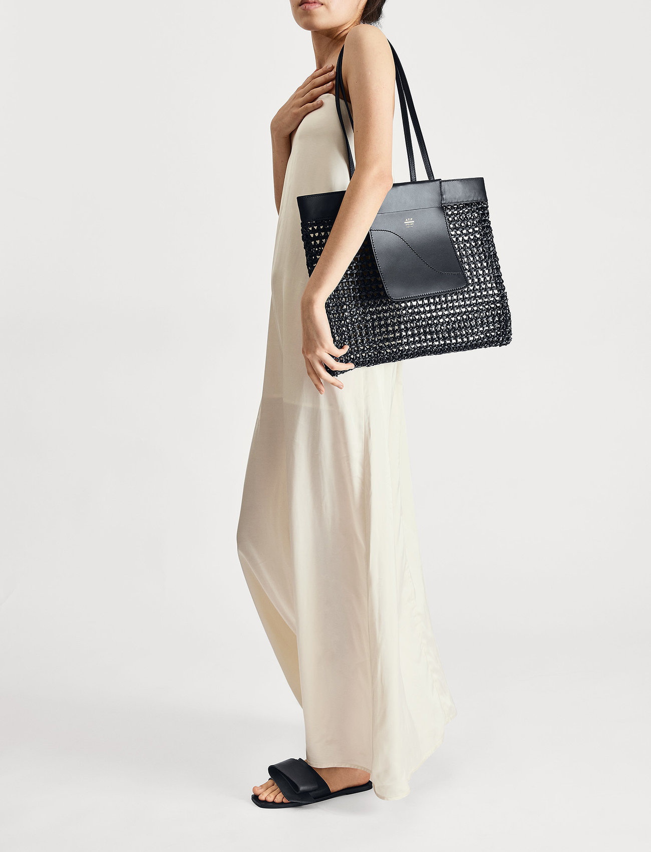 【ATP Atelier】MARGANI BLACK RAFFIA/LEATHER TOTE BAG ATP Atelier Margani Black Raffia/vacchetta (AAR122718