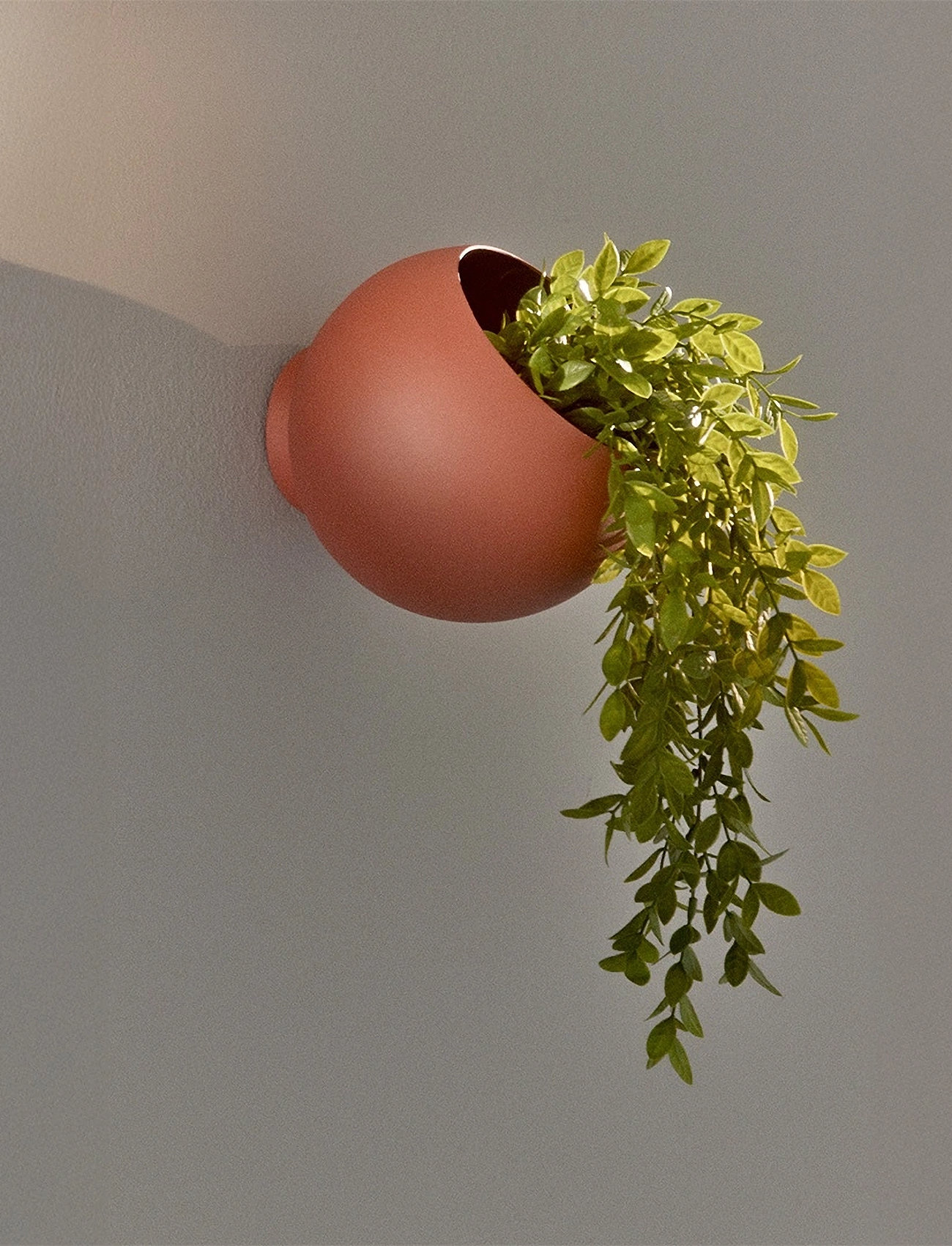 AYTM Globe Vægblomsterpotte, 21X18.8 cm, Brown, Dekoration > Blomsterpotter, Unisex