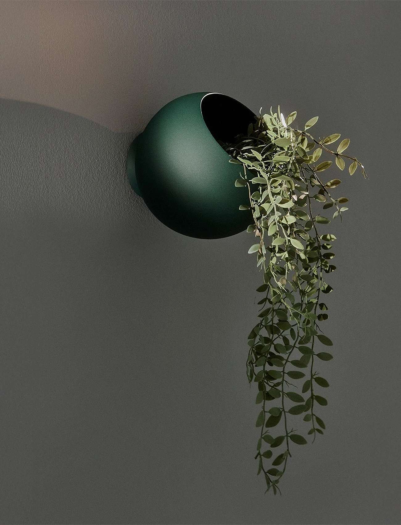 AYTM Globe Vægblomsterpotte, 17X15.4 cm, Green, Dekoration > Blomsterpotter, Unisex