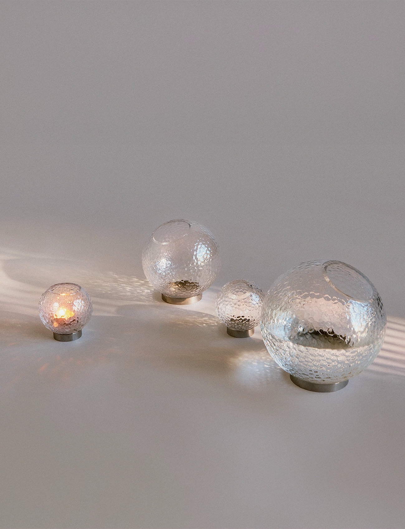 AYTM Globe Bubbles Vase Med Holder, Ø21XH21 cm, Nude, Vaser > Cylindervaser, Unisex