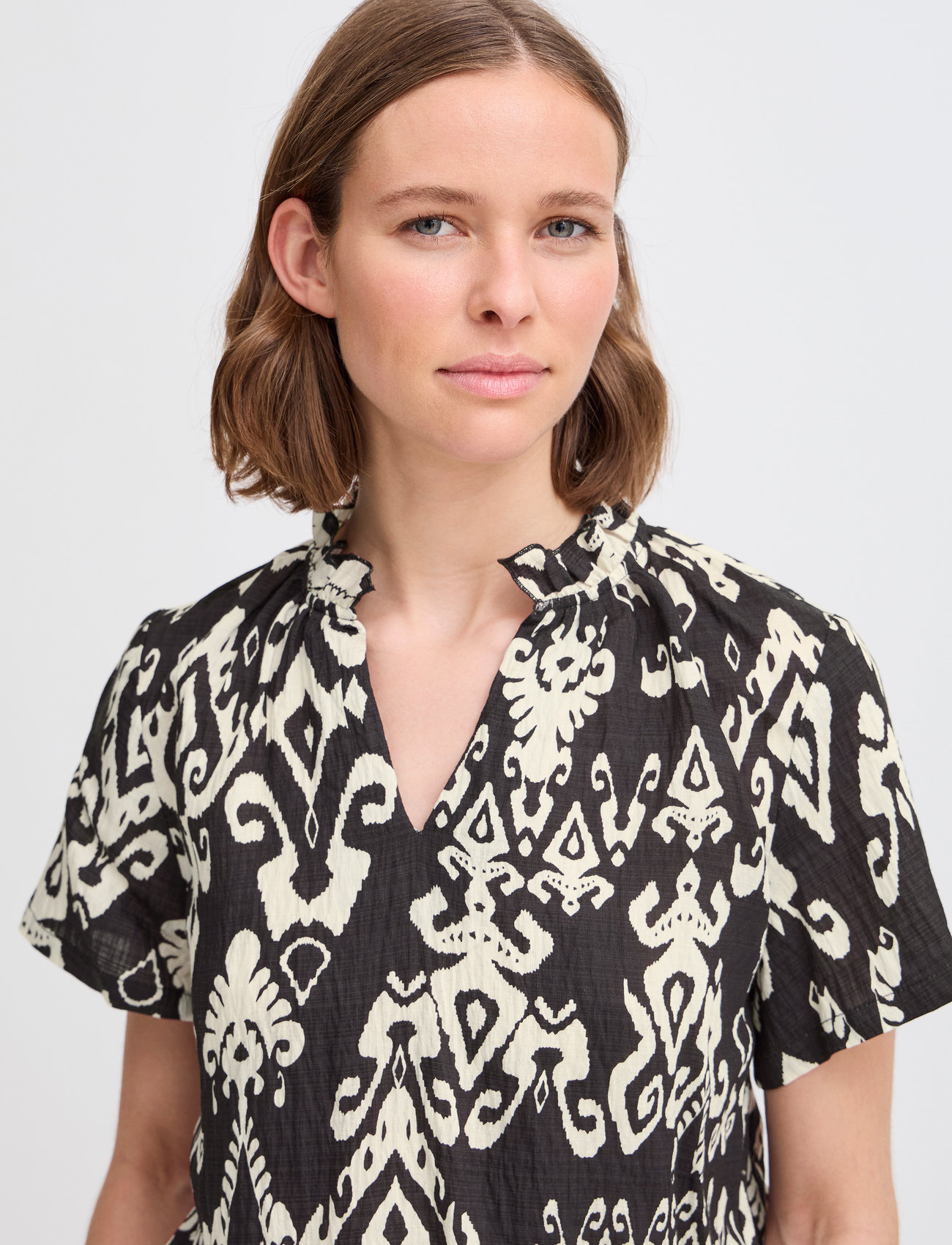 b.young Byjasmina Vneck Blouse -, 42, Black, Bluser > Kortærmede, Dame