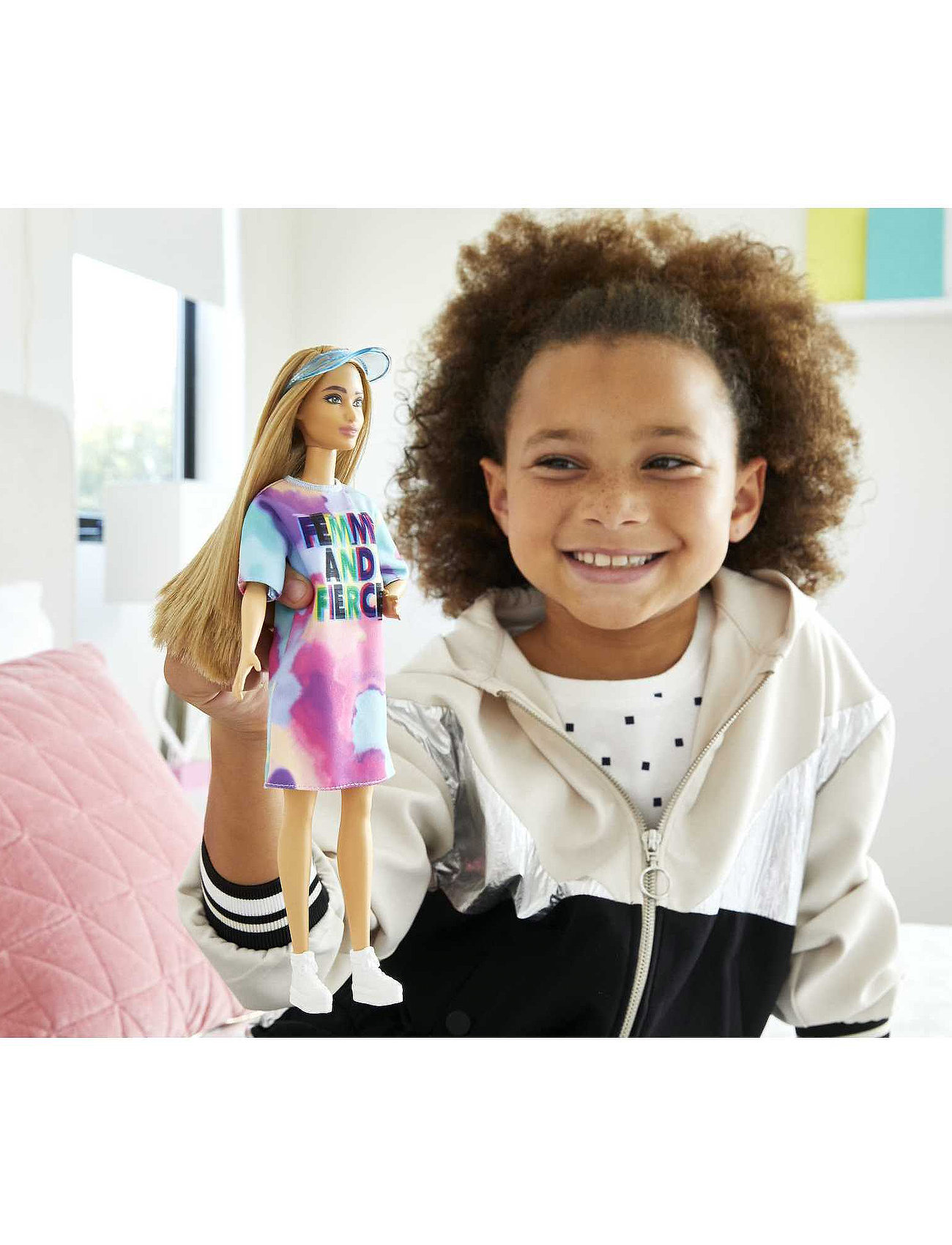 Barbie Barbie® Fashionistas™ Doll Tie Dye Dress Dukker