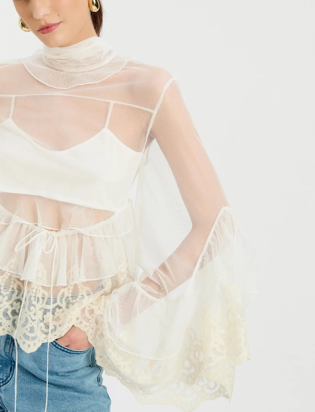 Bardot Anyssa Lace Edge Ruffle Blouse, 36, Cream, Bluser > Langærmede, Dame