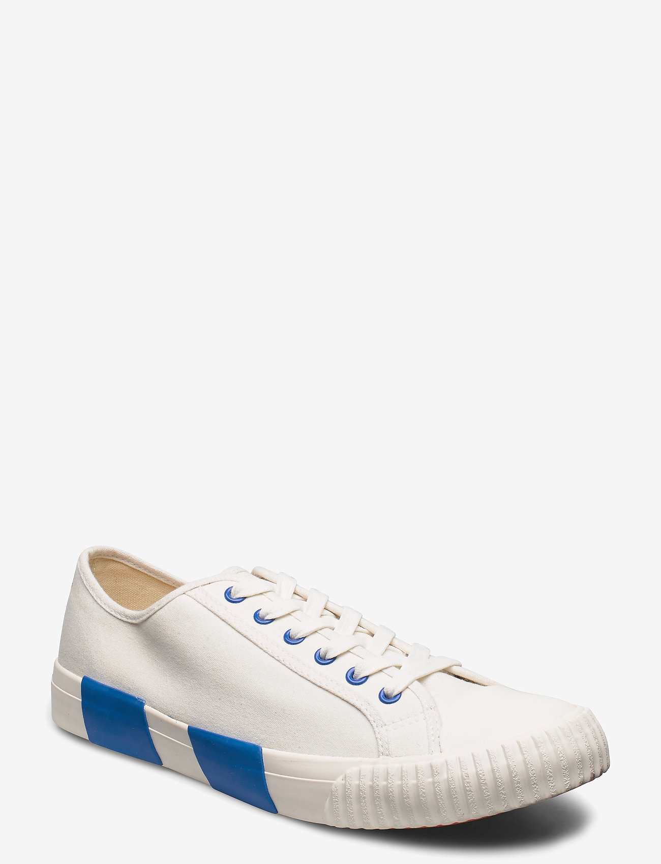 bata white canvas shoes