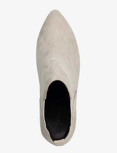 Bianco V-split Chelsea Boot (Light Grey 1), 299.98 kr Stort udvalg af designer mærker | Booztlet.com