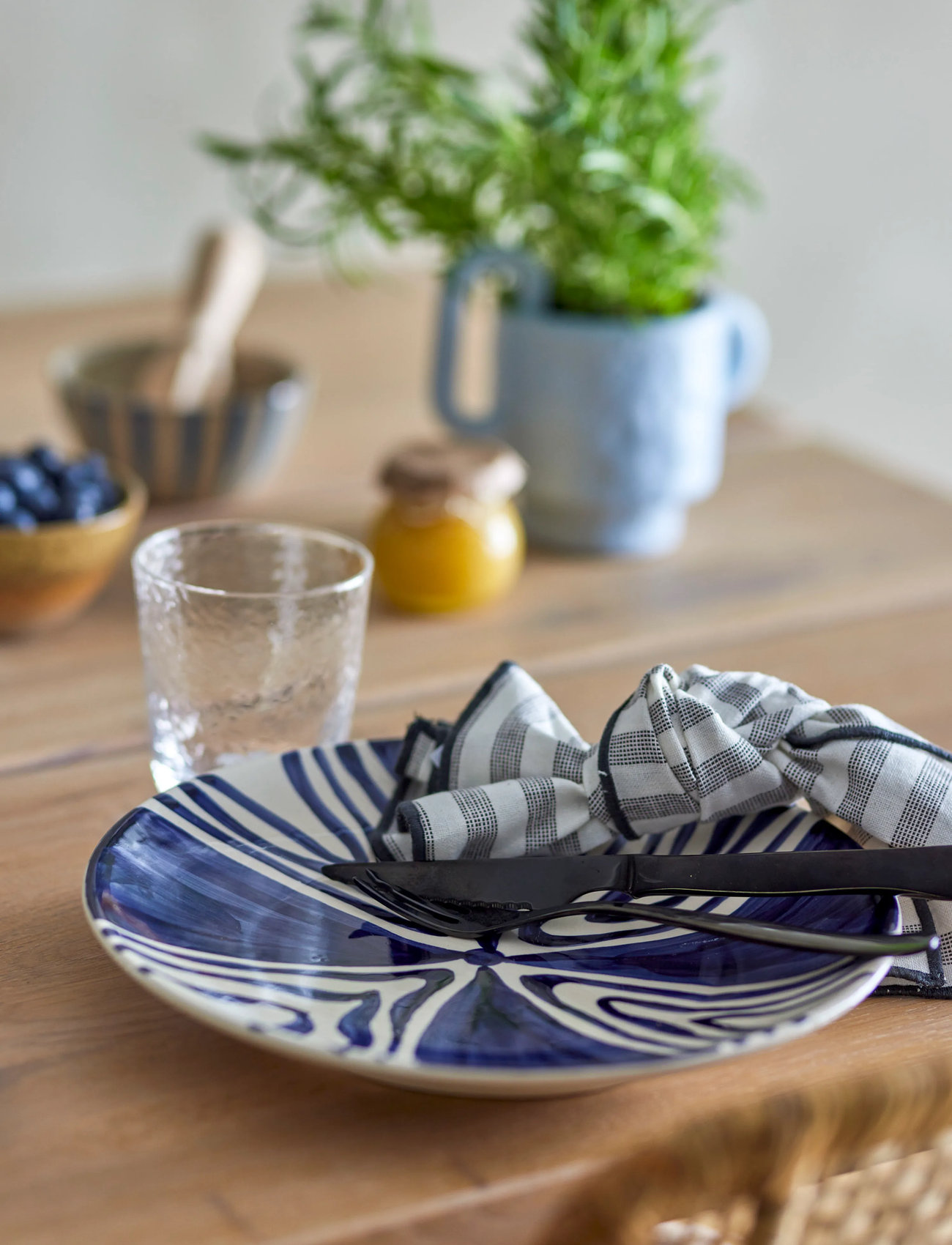 Bloomingville Shama Plate, Ø 27 cm, Navy, Tallerkener > Middagstallerkener, Unisex