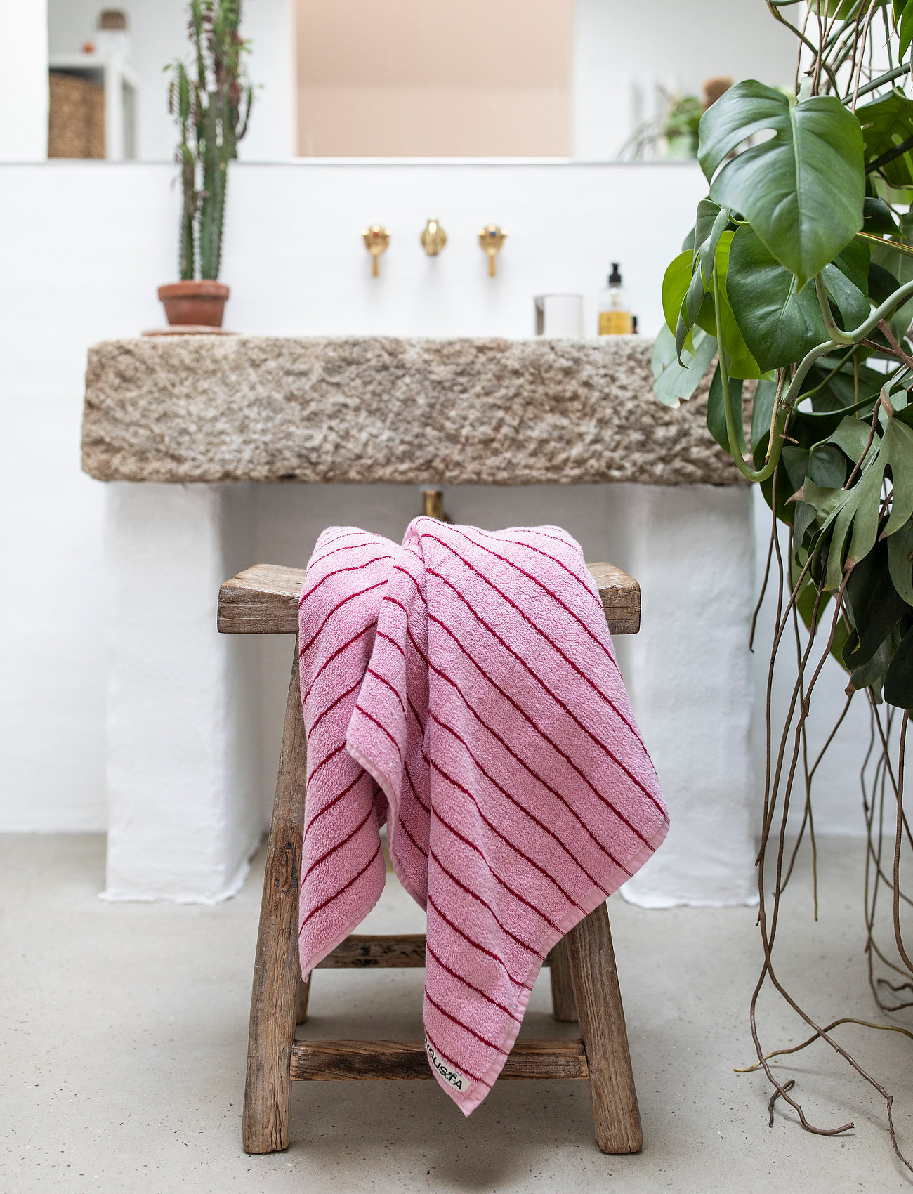 Bongusta - Naram bath towel - bath towels - baby pink and ski patrol red - 1