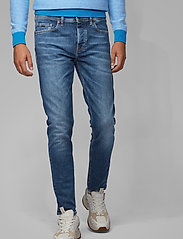 BOSS - Taber BC-C - tapered jeans - medium blue - 4