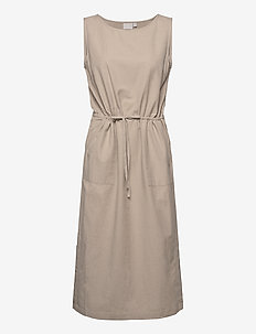 Brandtex | Kjoler | Stort utvalg av de seneste nyhetene Dress light Woven (Dune) (559.97 kr) Brandtex |
