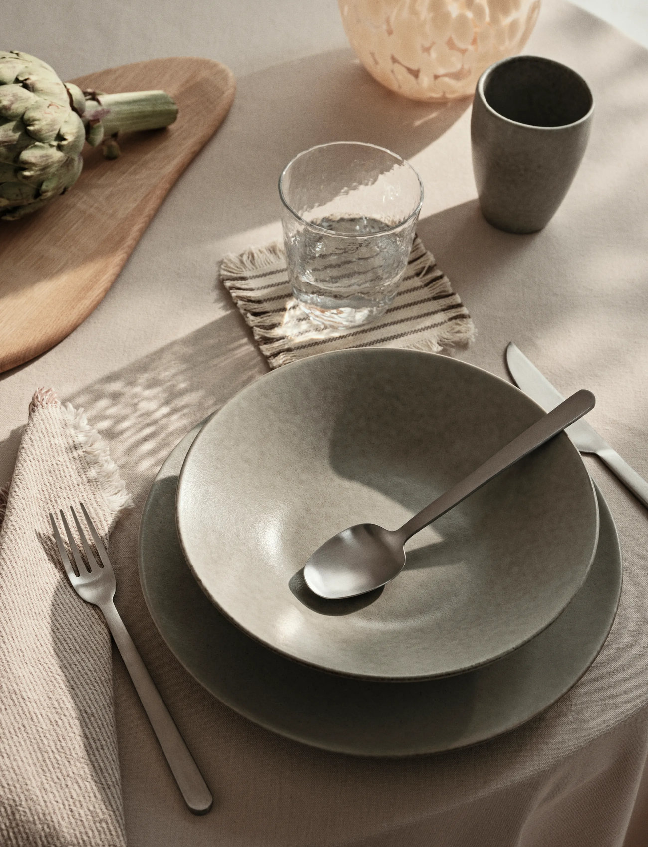 Broste Copenhagen Nordic Marsh Dinner Plate, Ø 26 cm, Khaki green, Tallerkener > Middagstallerkener, Unisex