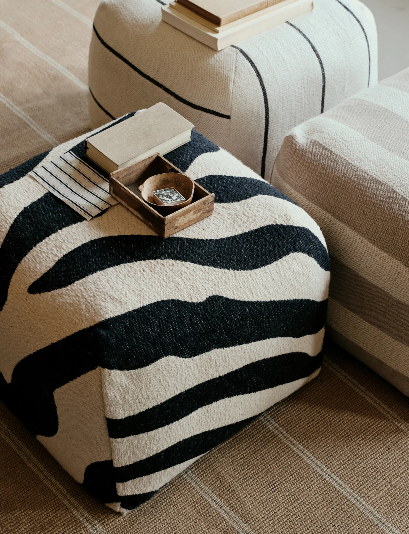 Broste Copenhagen Zebra Pouf, H 38 cm, Multi/patterned, Møbler > Puffer, Unisex