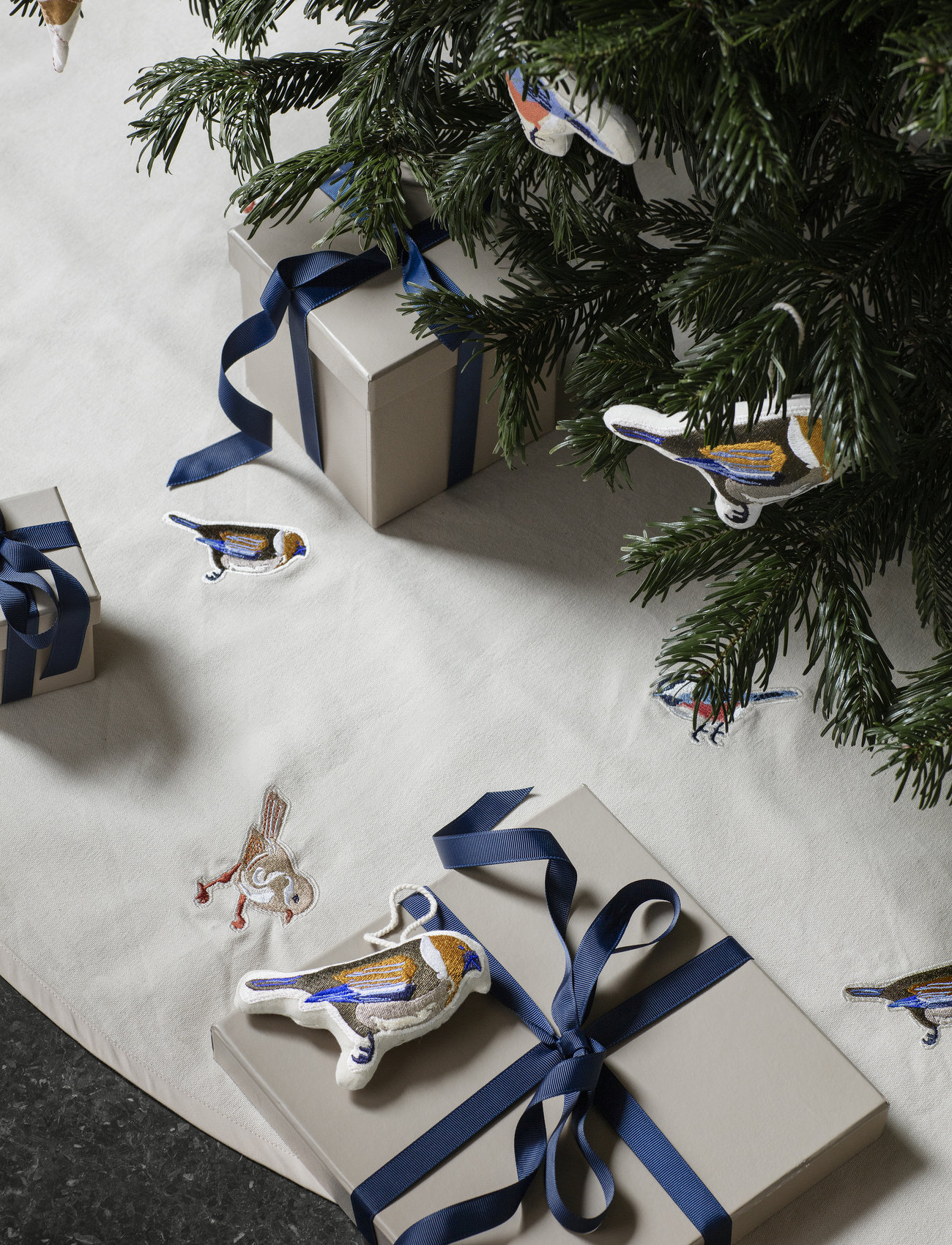 Broste Copenhagen Deer Christmas Tree Rug, Ø 120 cm, Cream, Juledekoration > Juletilbehør, Unisex