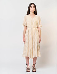 Bruuns Bazaar - Bettany Anila dress - midi kjoler - sandstorm - 0