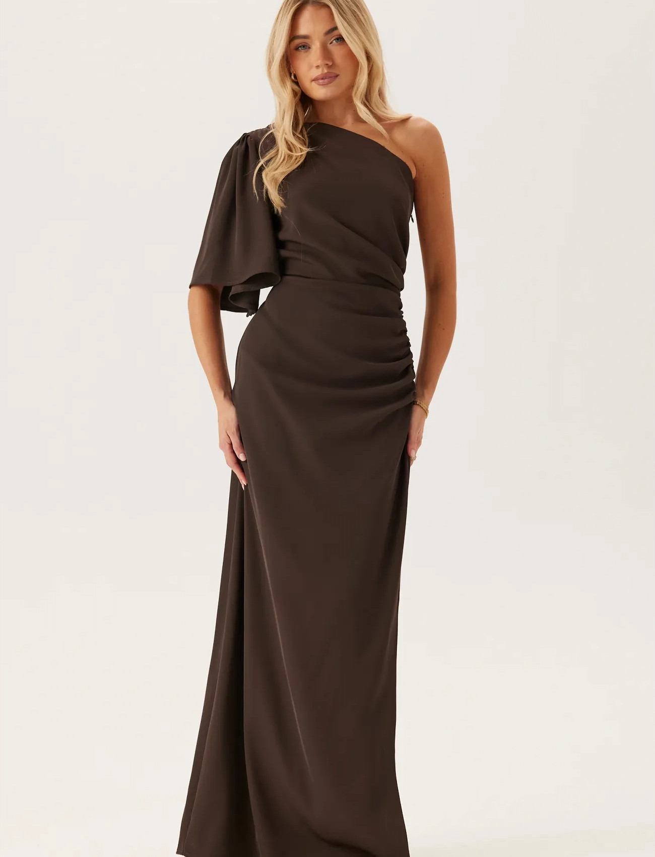 Bubbleroom Ruched One Shoulder Gown, 44, Brown, Kjoler > Maxikjole, Dame