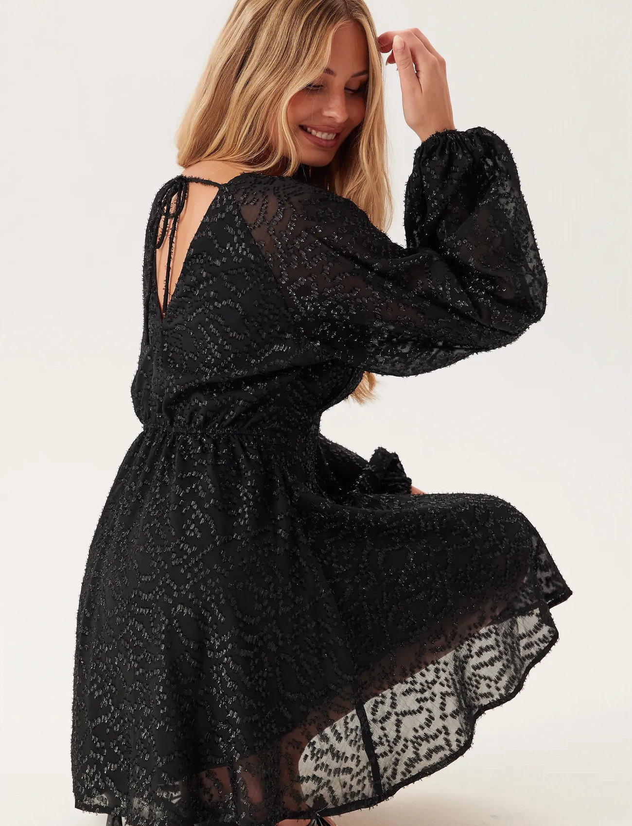 Bubbleroom 3D Sparkling Raglan Sleeve Short Dress, M, Black, Kjoler > Kort Kjole, Dame