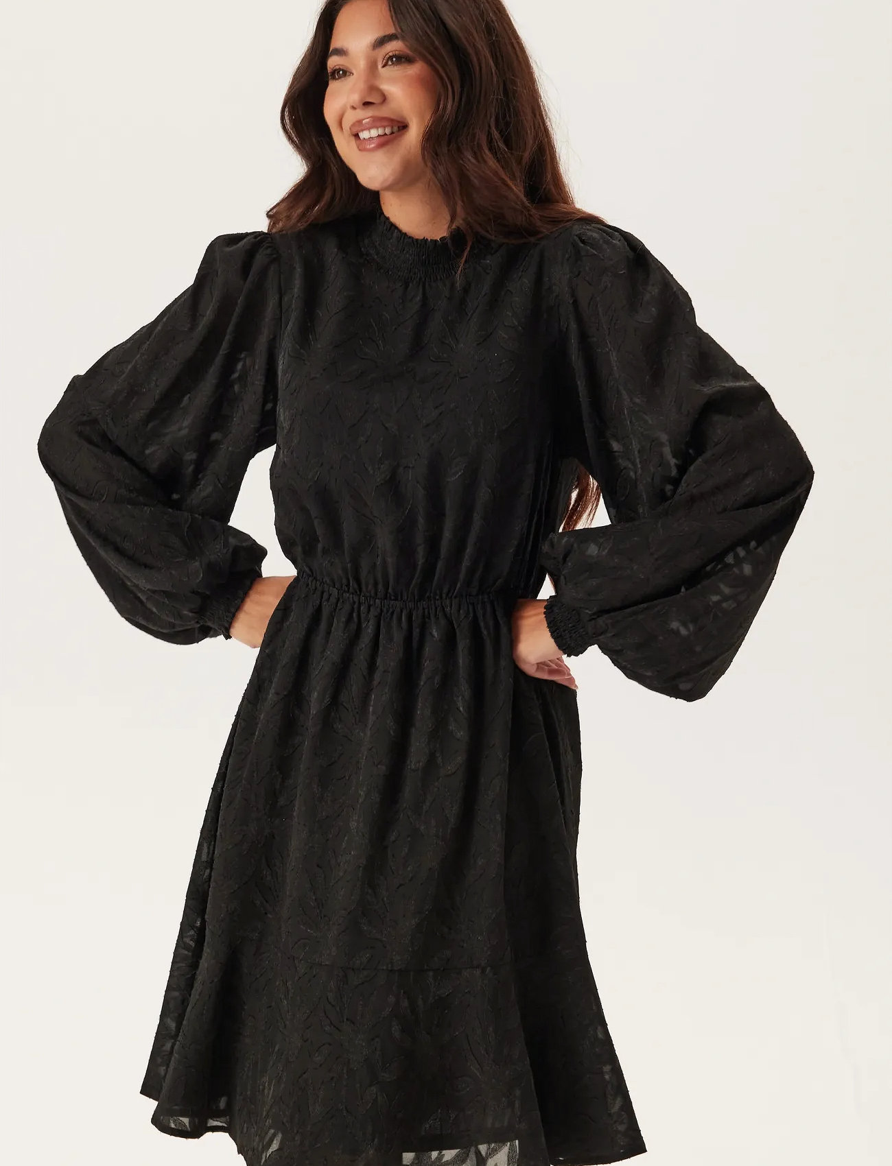 Bubbleroom Jacquard Flounce Dress, 32-34, Black, Kjoler > Kort Kjole, Dame