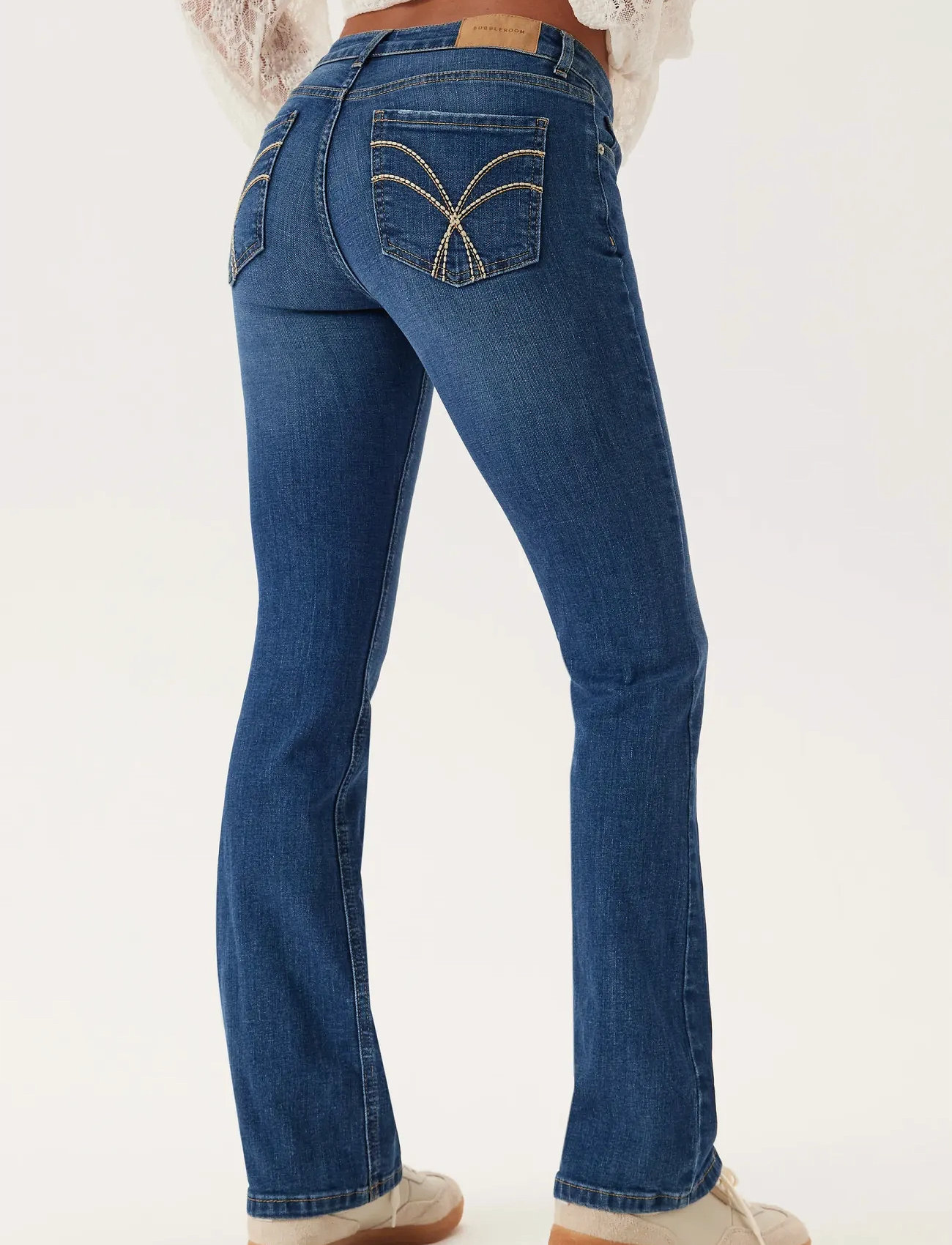 Bubbleroom Low Embroidery Pocket Jeans, 34 x 83, Blue, Jeans > Flares, Dame