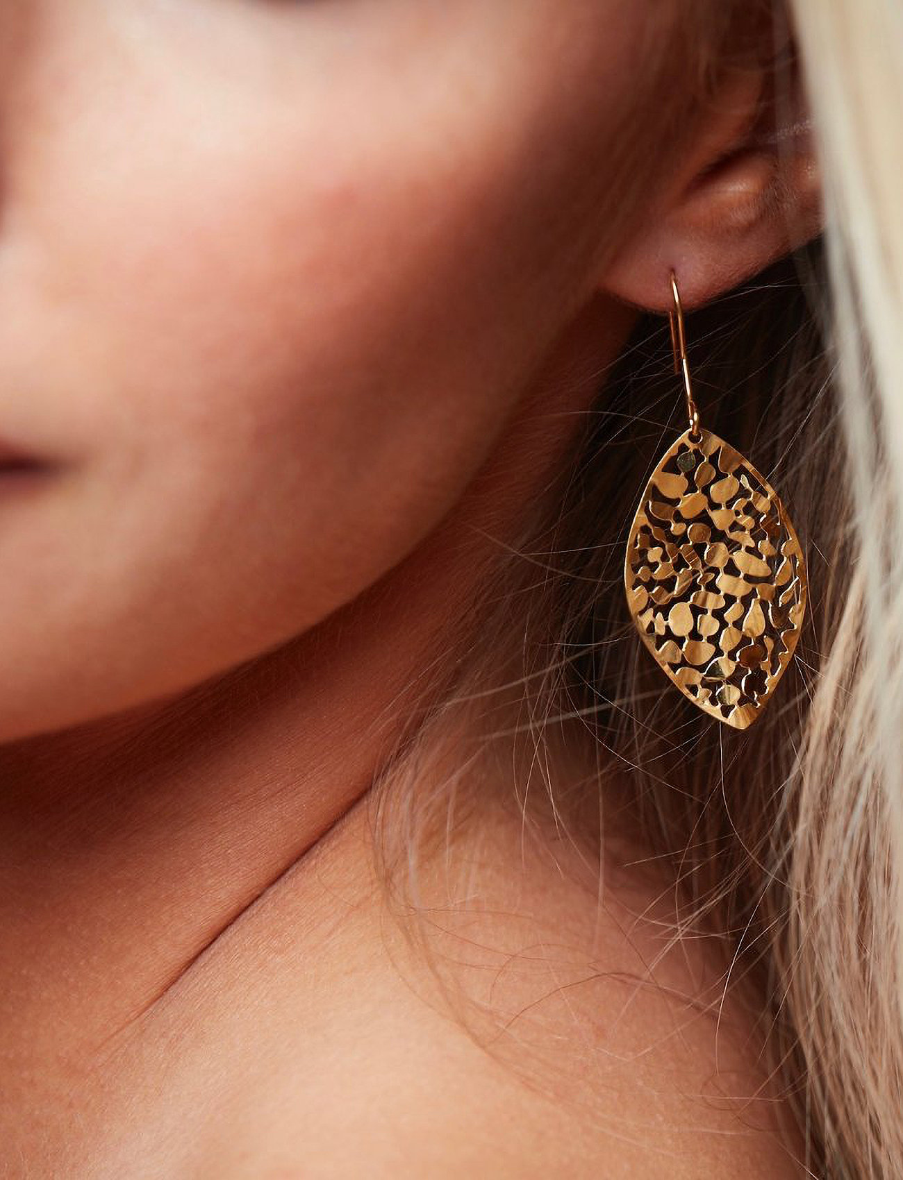 Bud to rose Leaf Small Earring, One Size, Gold, Øreringe > Øreringe Med Vedhæng, Dame