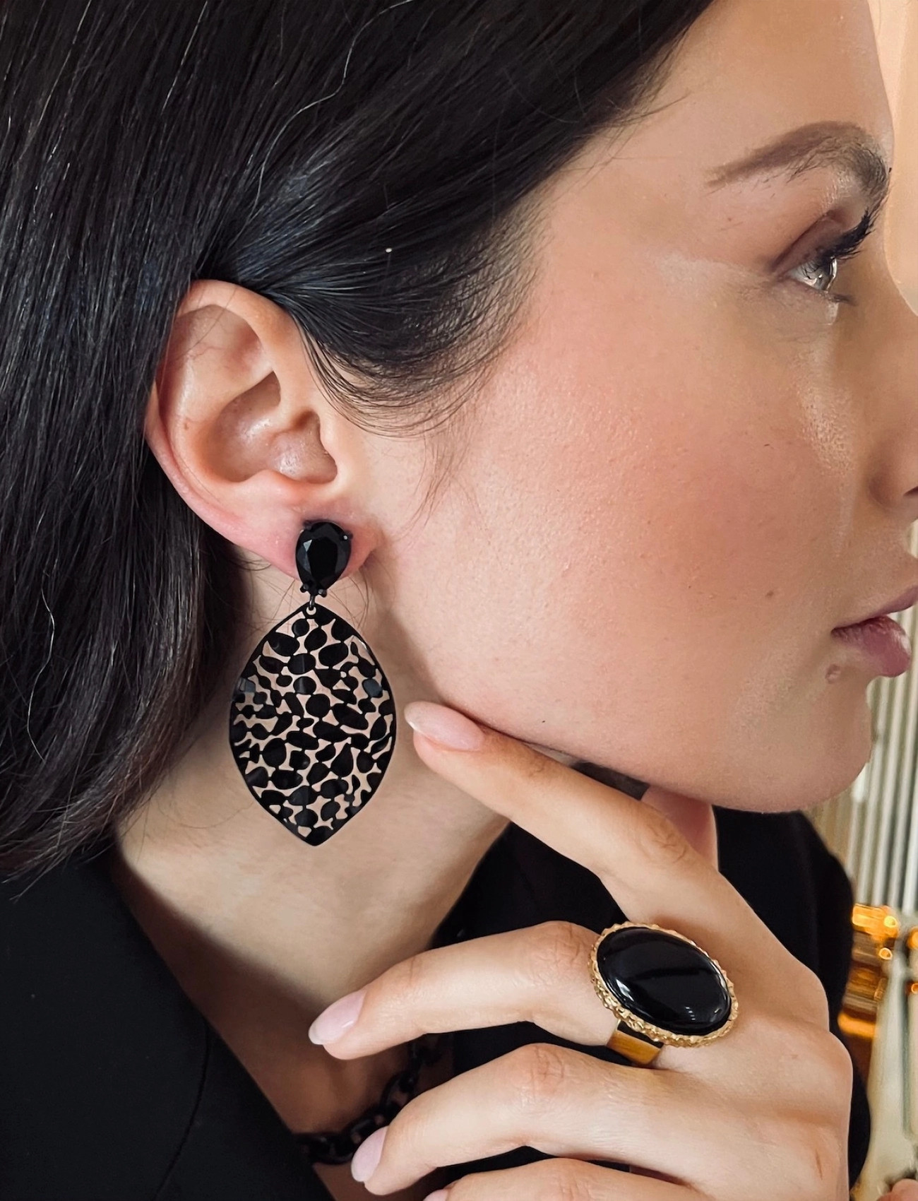 Bud to rose Leaf Crystal Earring Black/Black, One Size, Black, Øreringe > Øreringe Med Vedhæng, Dame