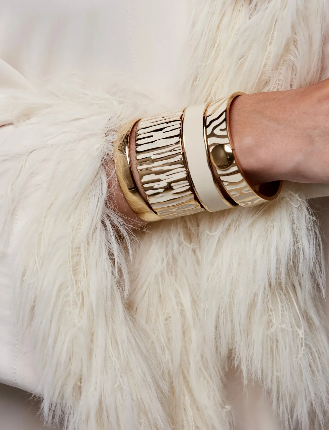 Bud to rose Blake Enamel Bangle Ivory/Gold, One Size, Gold, Armbånd > Armringe, Dame