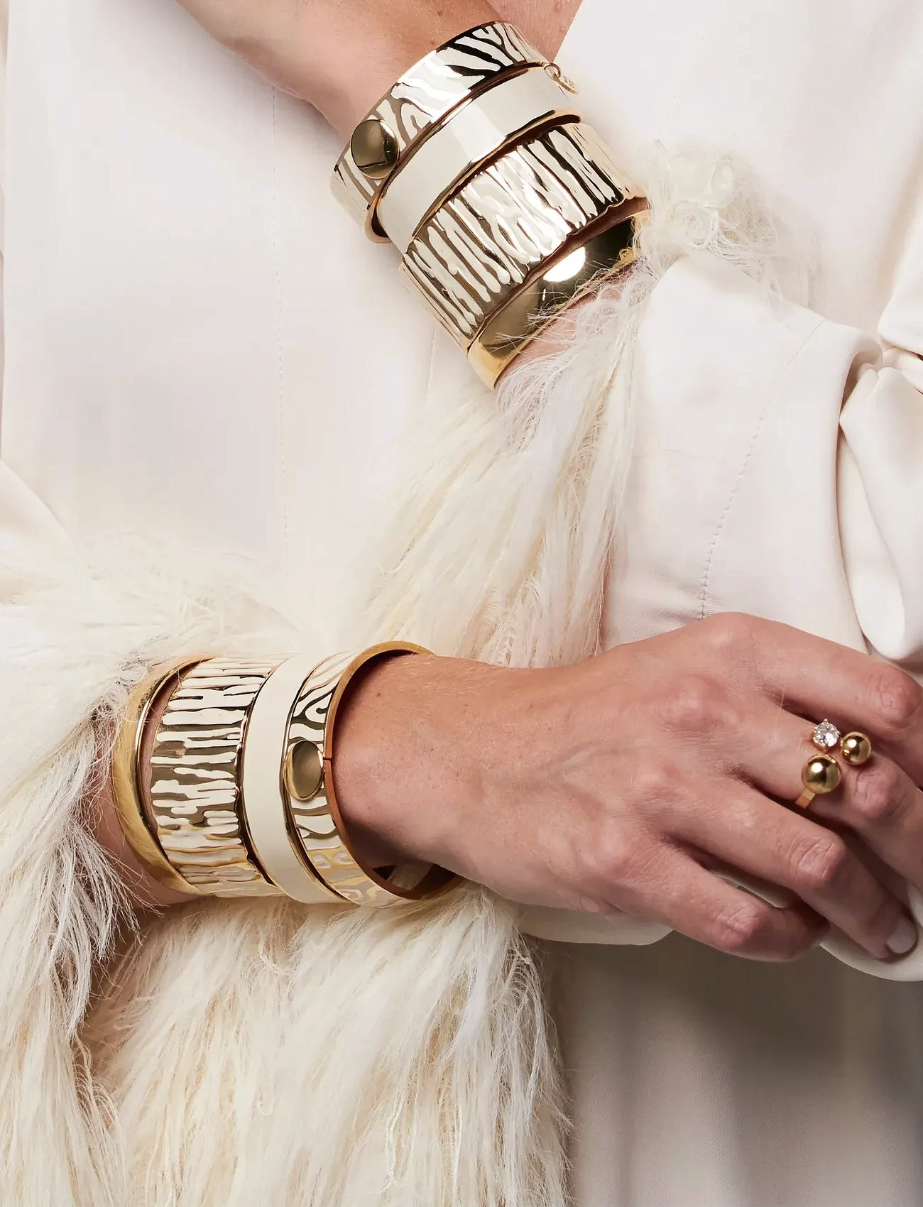 Bud to rose Envy Enamel Bangle Ivory/Gold, One Size, Gold, Armbånd > Armringe, Dame