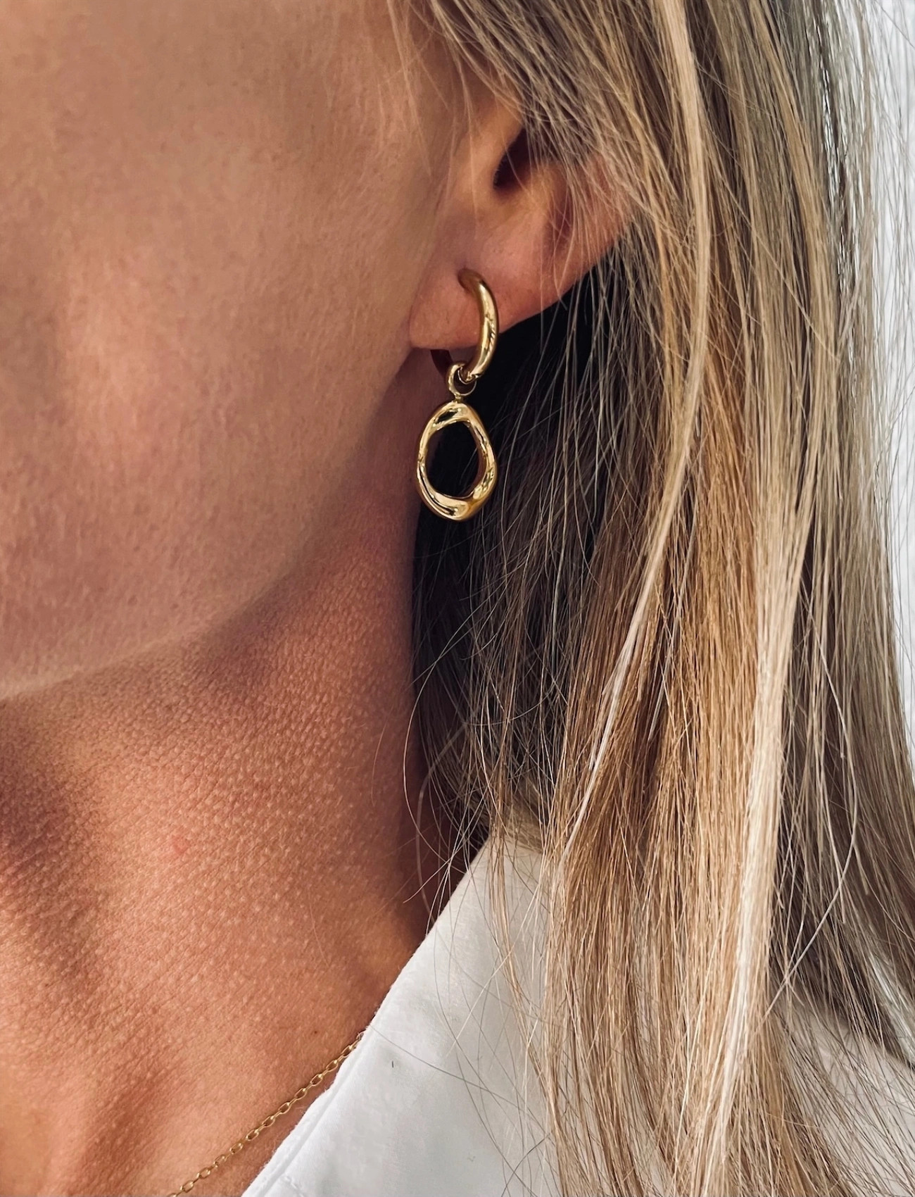 Bud to rose Miller Hoop Earring Gold, One Size, Gold, Øreringe > Creoler, Dame